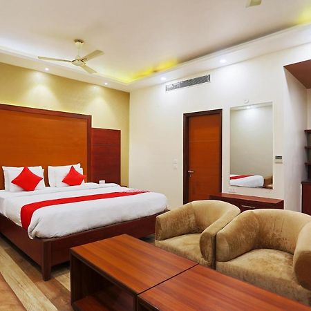 Capital O Green Palms Near Jhilmil Metro Station Otel Yeni Delhi Dış mekan fotoğraf