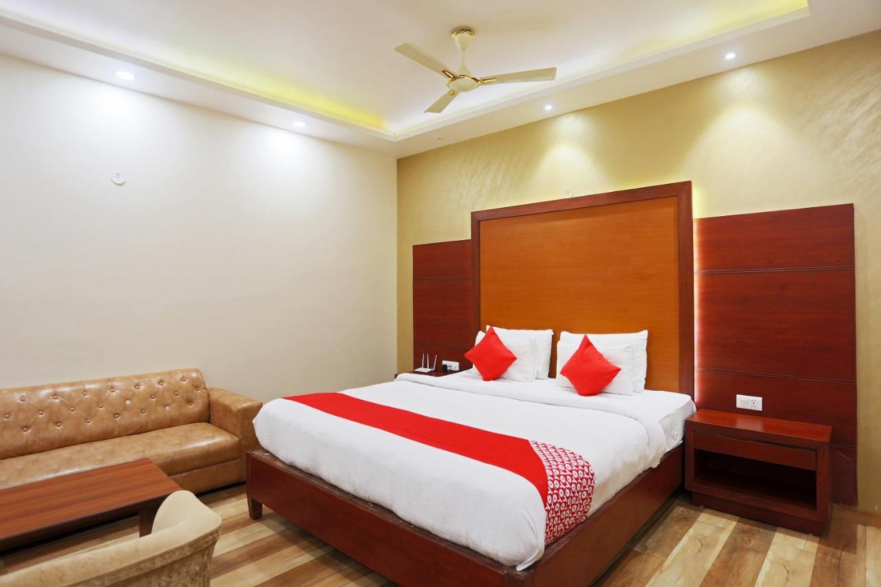 Capital O Green Palms Near Jhilmil Metro Station Otel Yeni Delhi Dış mekan fotoğraf