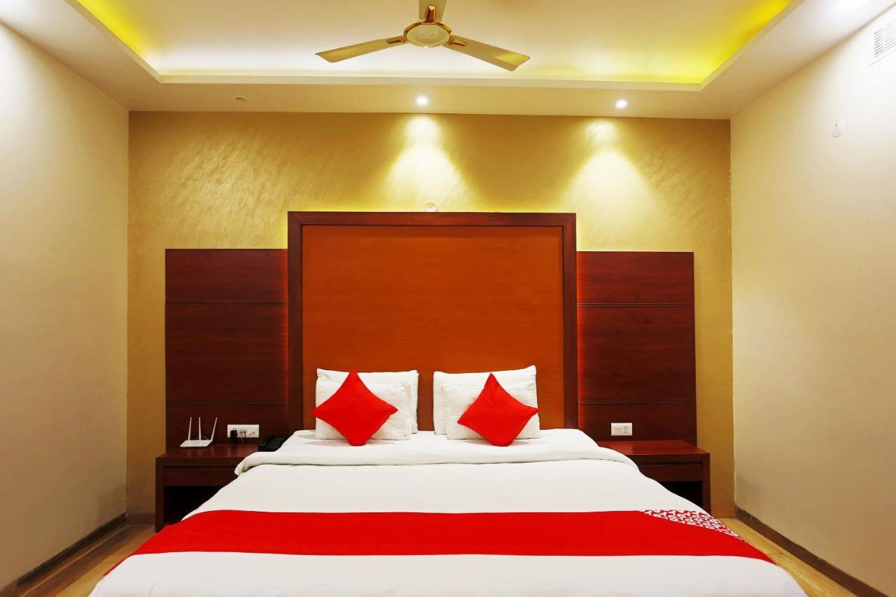 Capital O Green Palms Near Jhilmil Metro Station Otel Yeni Delhi Dış mekan fotoğraf