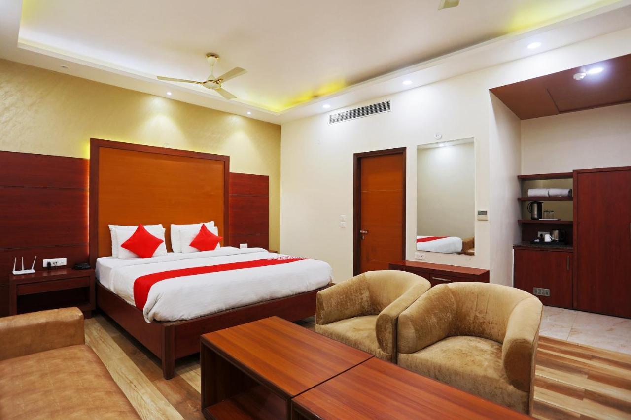 Capital O Green Palms Near Jhilmil Metro Station Otel Yeni Delhi Dış mekan fotoğraf