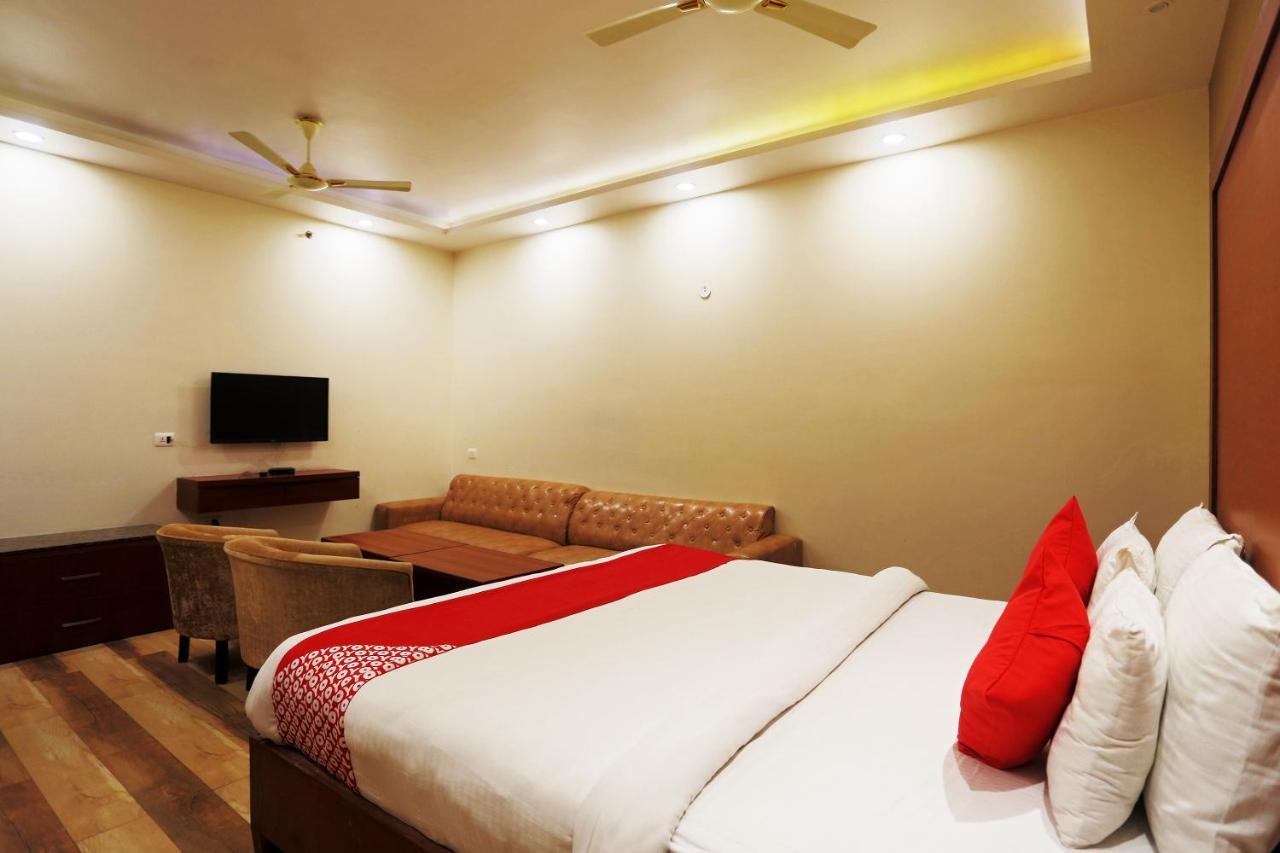 Capital O Green Palms Near Jhilmil Metro Station Otel Yeni Delhi Dış mekan fotoğraf