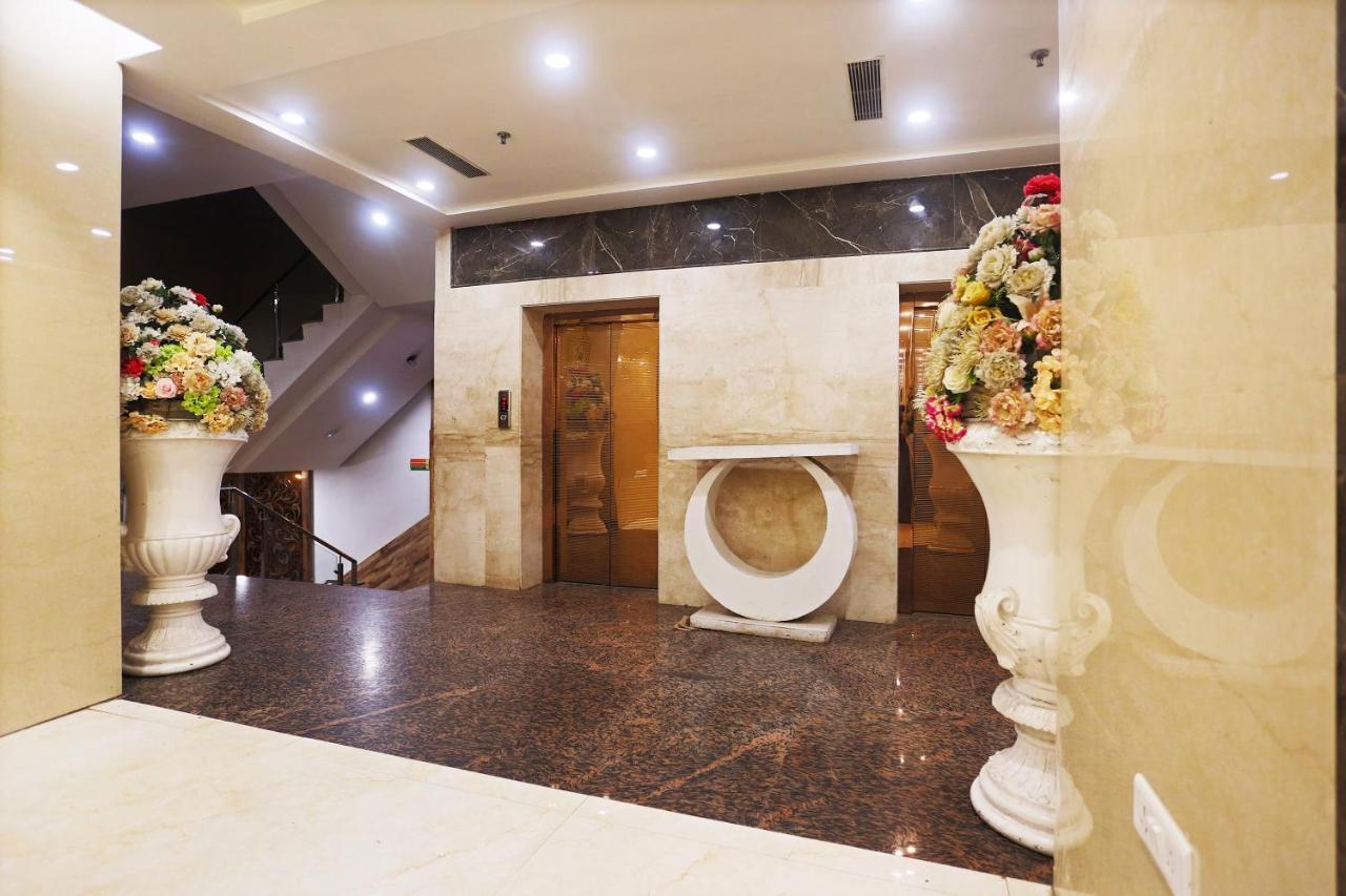 Capital O Green Palms Near Jhilmil Metro Station Otel Yeni Delhi Dış mekan fotoğraf