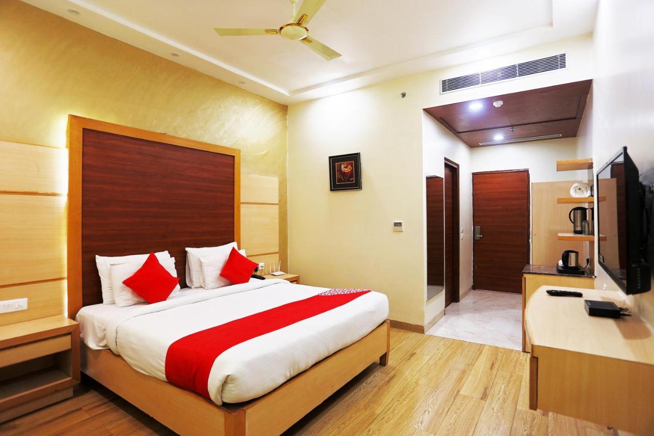 Capital O Green Palms Near Jhilmil Metro Station Otel Yeni Delhi Dış mekan fotoğraf