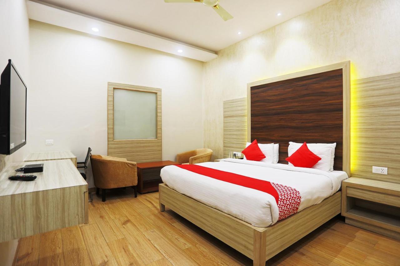 Capital O Green Palms Near Jhilmil Metro Station Otel Yeni Delhi Dış mekan fotoğraf