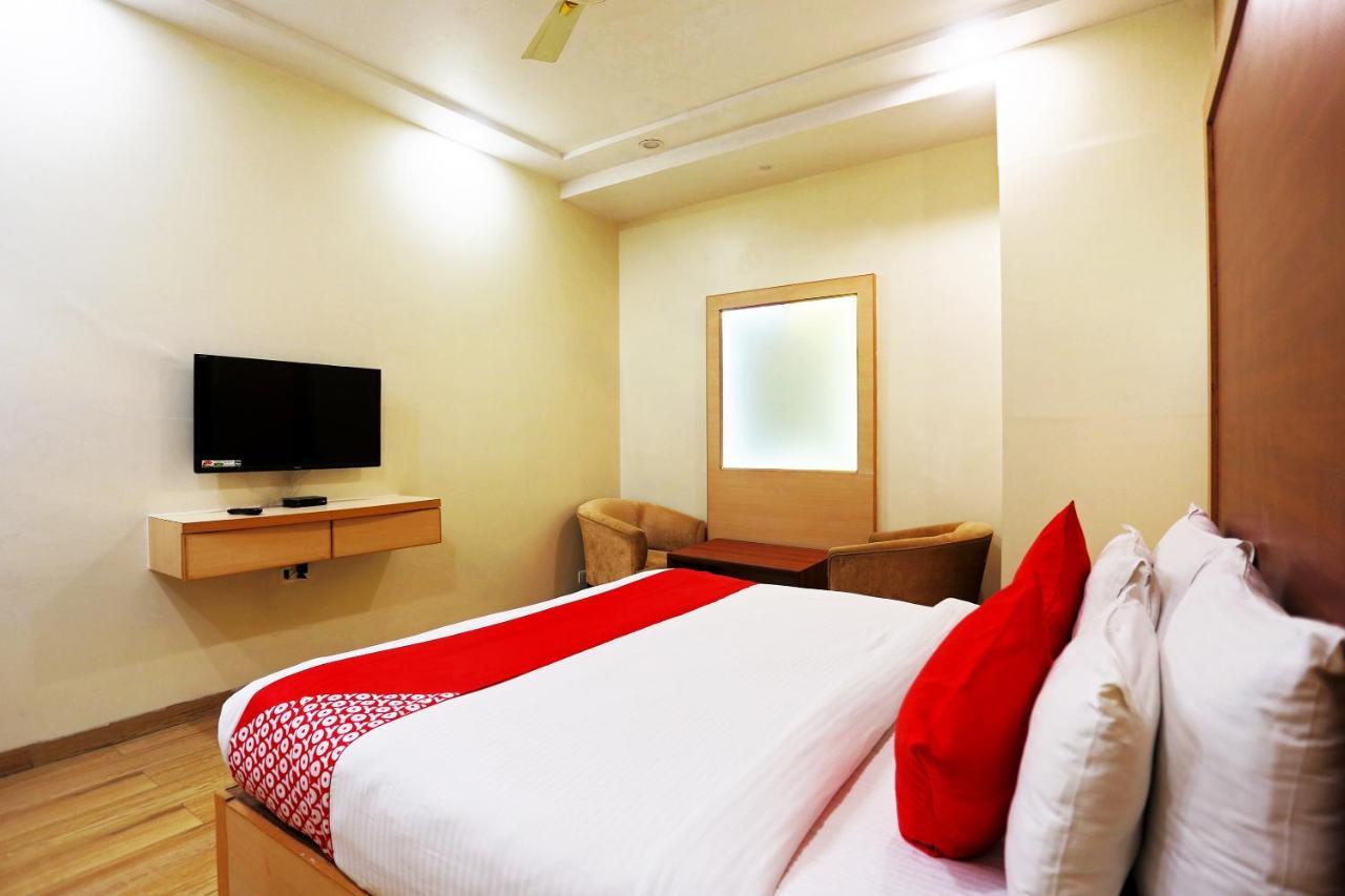 Capital O Green Palms Near Jhilmil Metro Station Otel Yeni Delhi Dış mekan fotoğraf