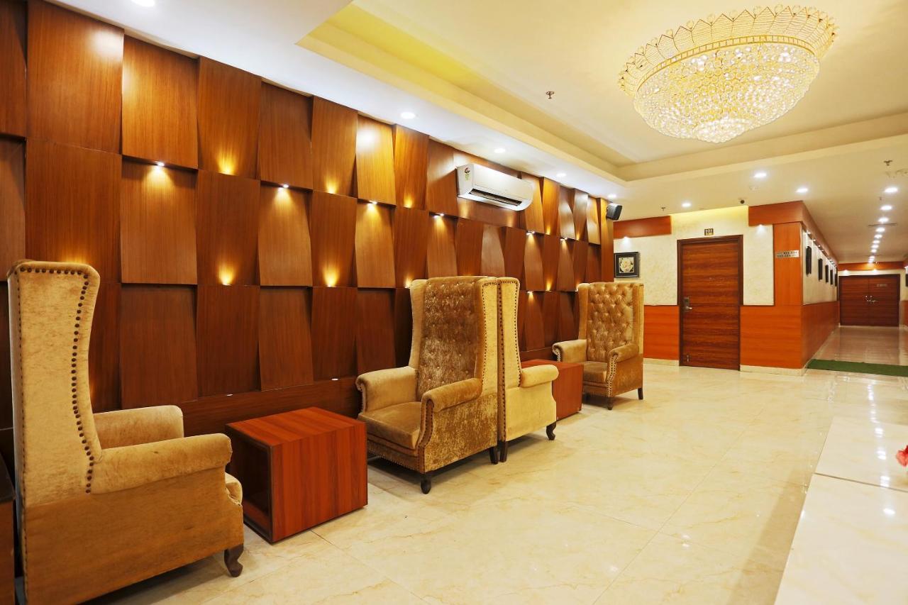 Capital O Green Palms Near Jhilmil Metro Station Otel Yeni Delhi Dış mekan fotoğraf