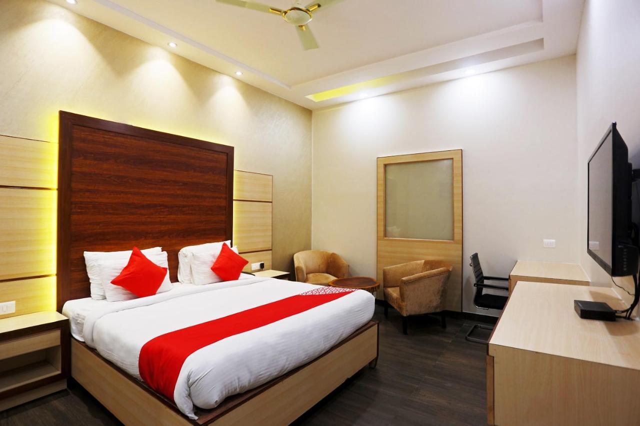 Capital O Green Palms Near Jhilmil Metro Station Otel Yeni Delhi Dış mekan fotoğraf