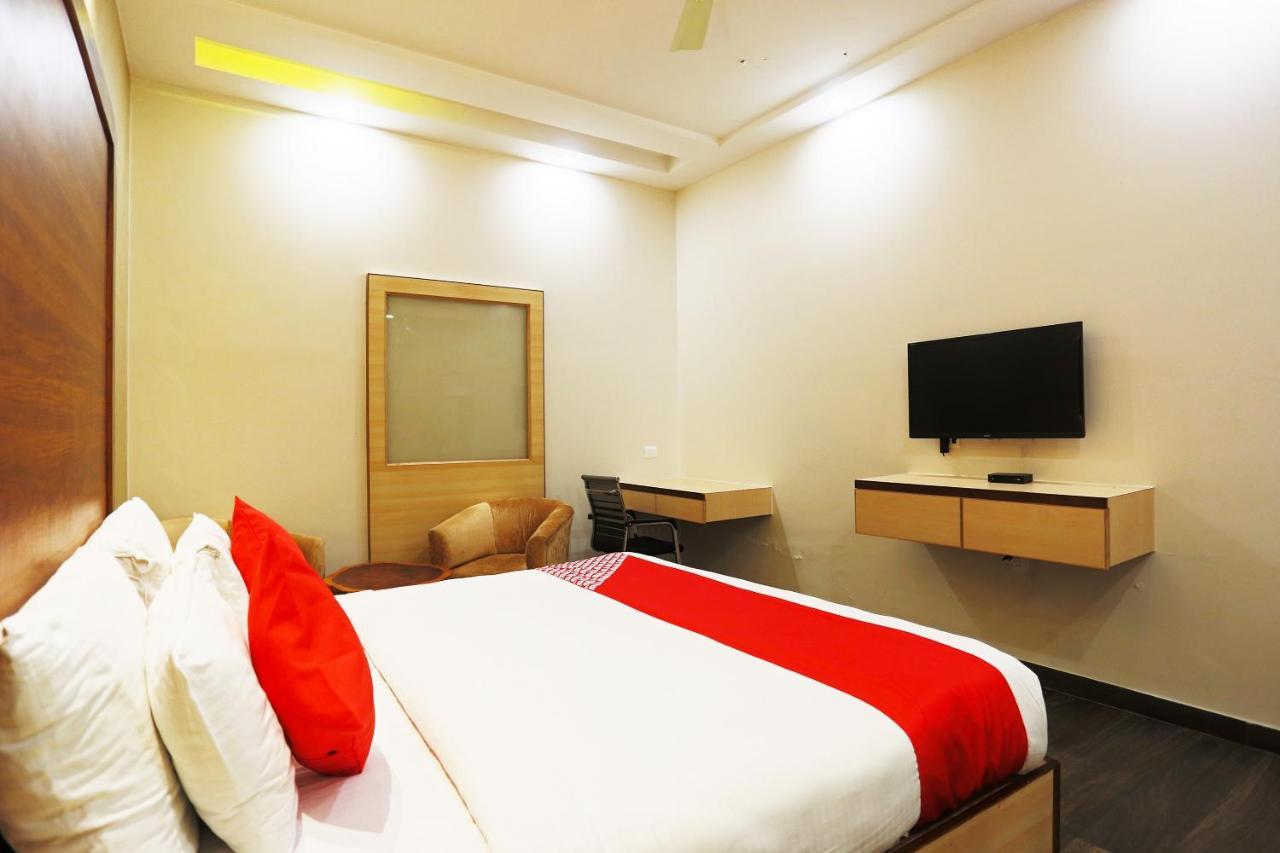 Capital O Green Palms Near Jhilmil Metro Station Otel Yeni Delhi Dış mekan fotoğraf