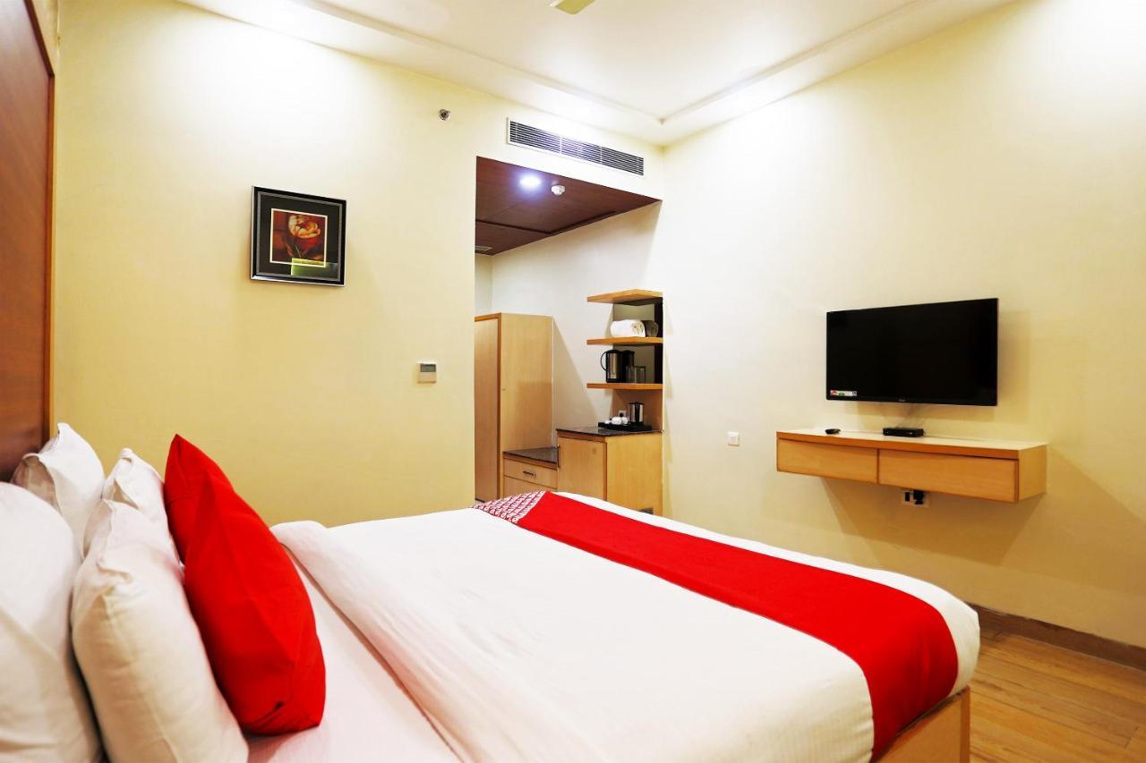 Capital O Green Palms Near Jhilmil Metro Station Otel Yeni Delhi Dış mekan fotoğraf